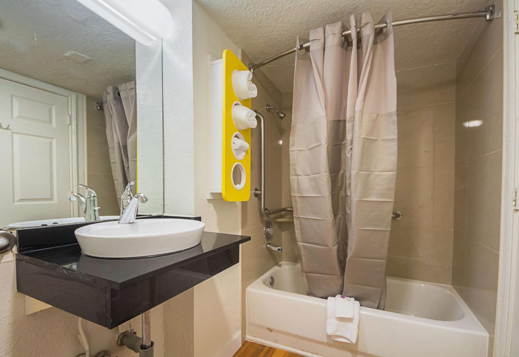 King Room with 2 King Bed-  Roll-in Shower - Disability Access - Non-Smoking