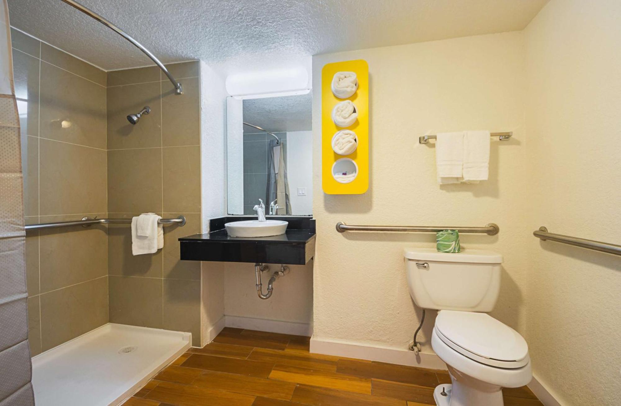 King Room with Roll-in Shower - Disability Access - Non-Smoking