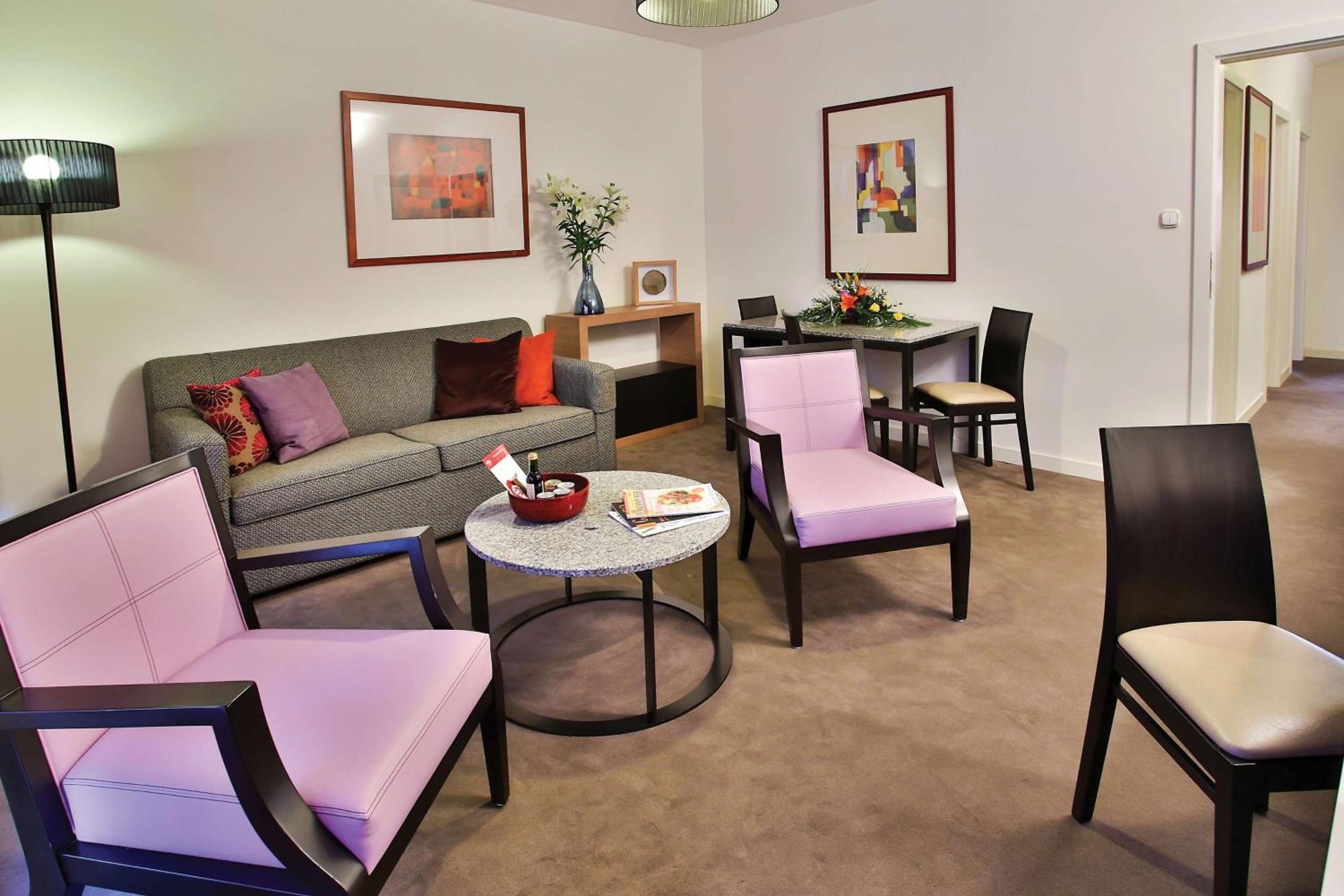 One-Bedroom Apartment,755931487:JPEG