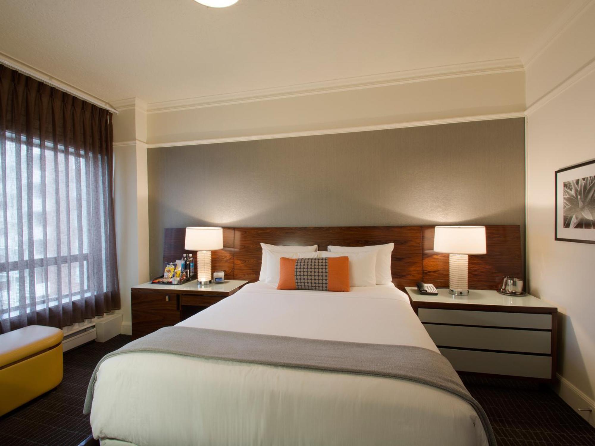 Deluxe Queen Room