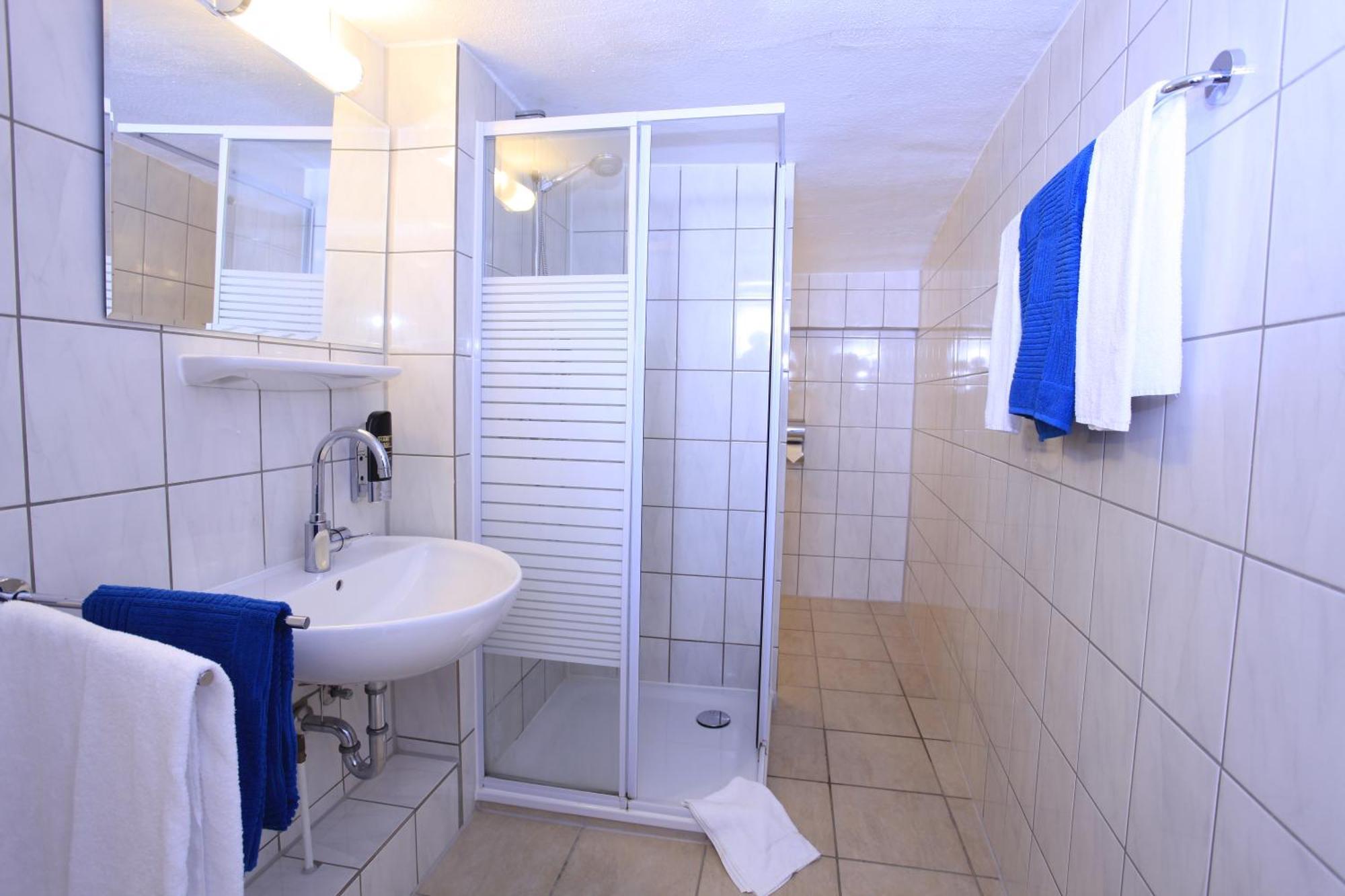Tweepersoonskamer met Gedeelde Badkamer