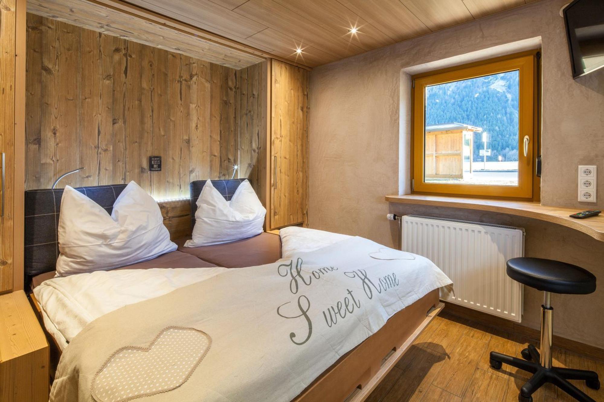 Small Double Room,370811737:JPEG