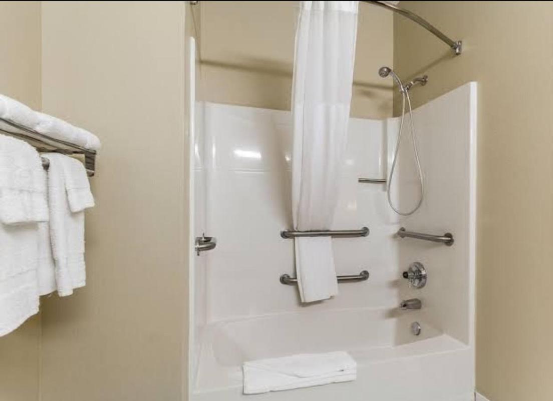 Queen Room - Accessible/Non-Smoking