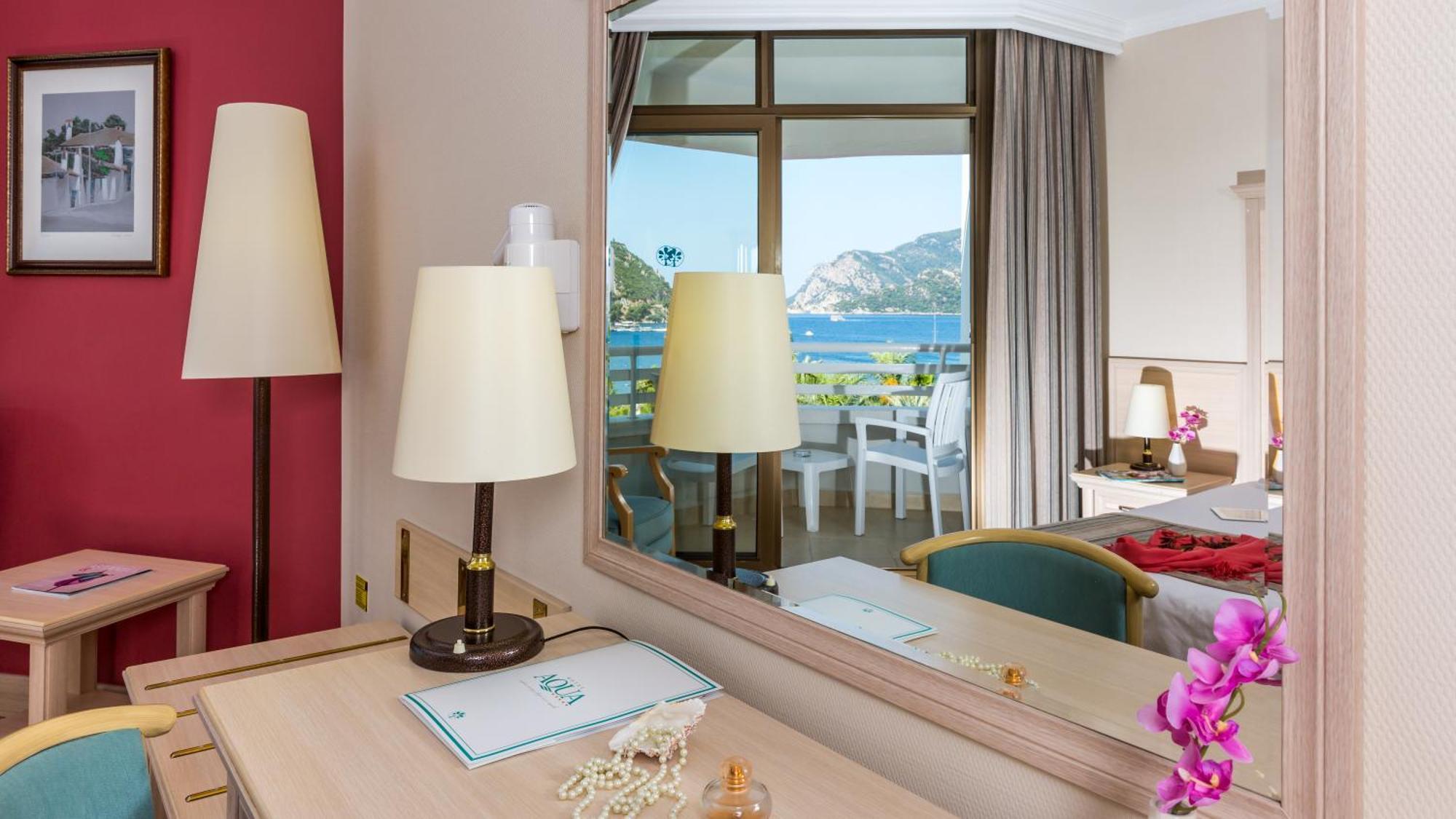 Standaard Tweepersoonskamer met 1 Tweepersoonsbed of 2 Eenpersoonsbedden, en een Gedeeltelijk Uitzicht op Zee