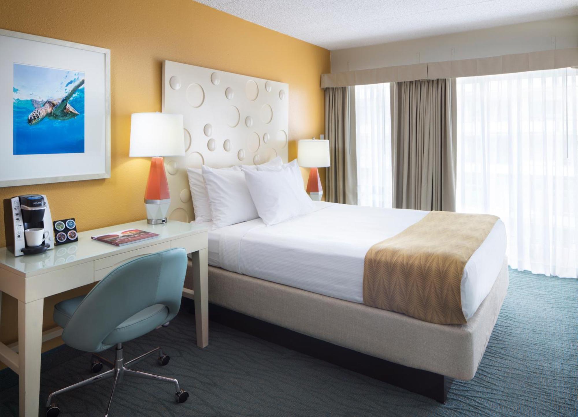 Zimmer mit Queensize-Bett und Stadtblick