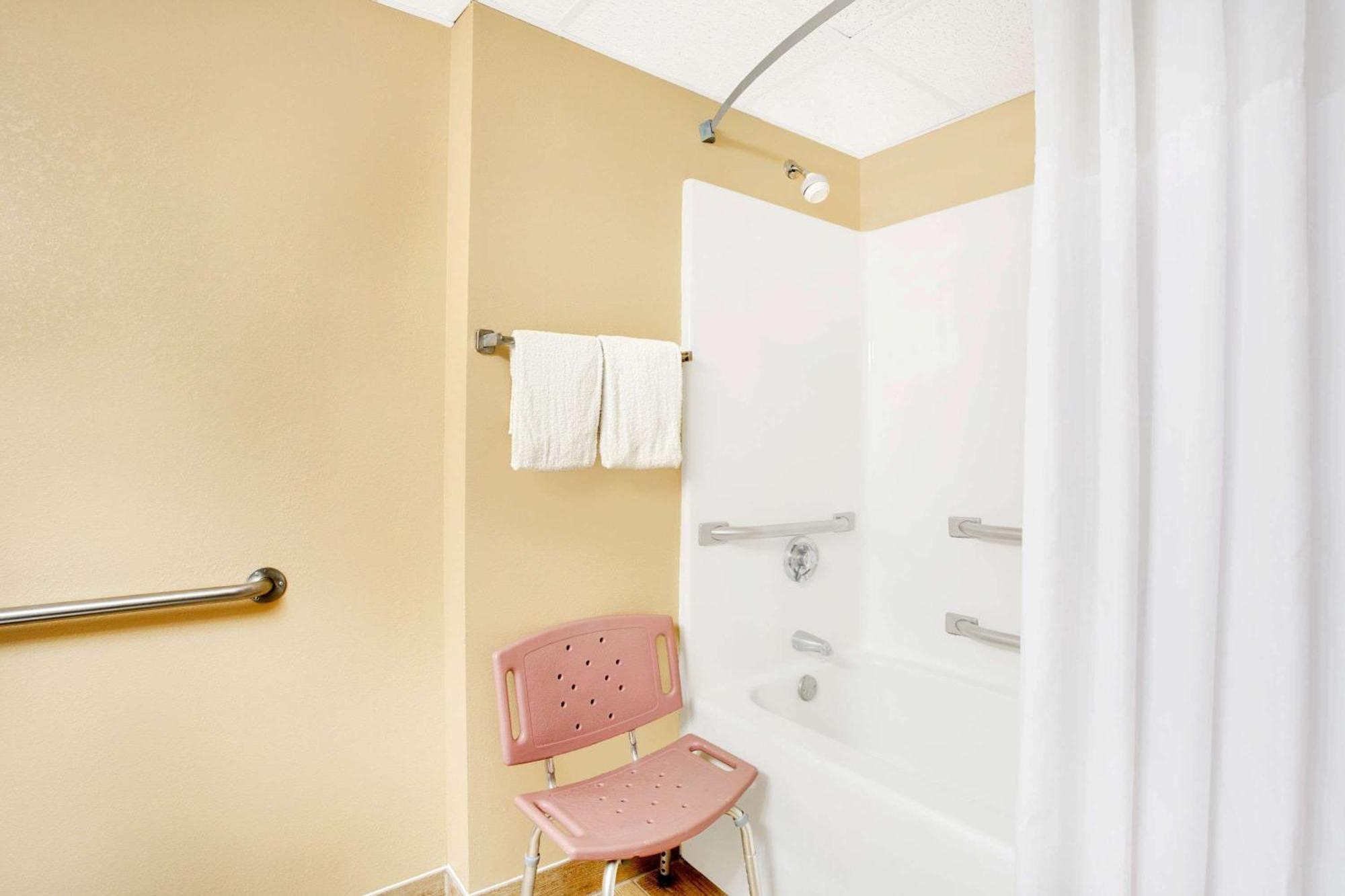 King Room - Disability Access/Non-Smoking
