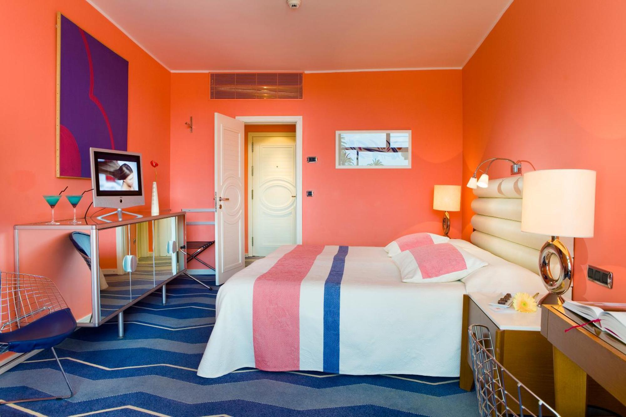 Zweibettzimmer mit Meer- oder Poolblick