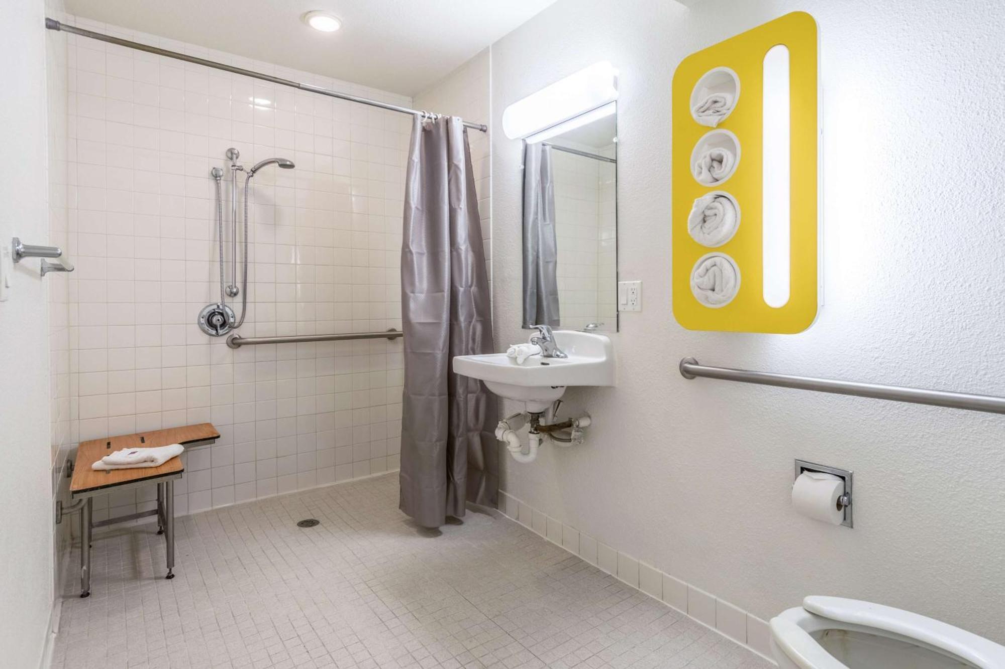 Queen Room - Non-Smoking
