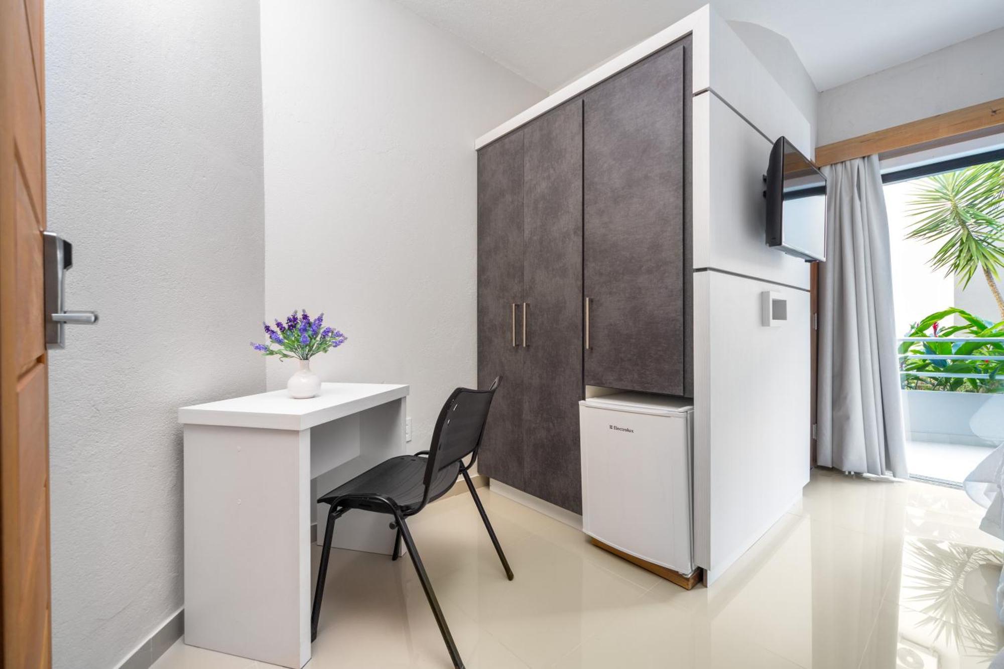 Single Room,692653368:JPEG
