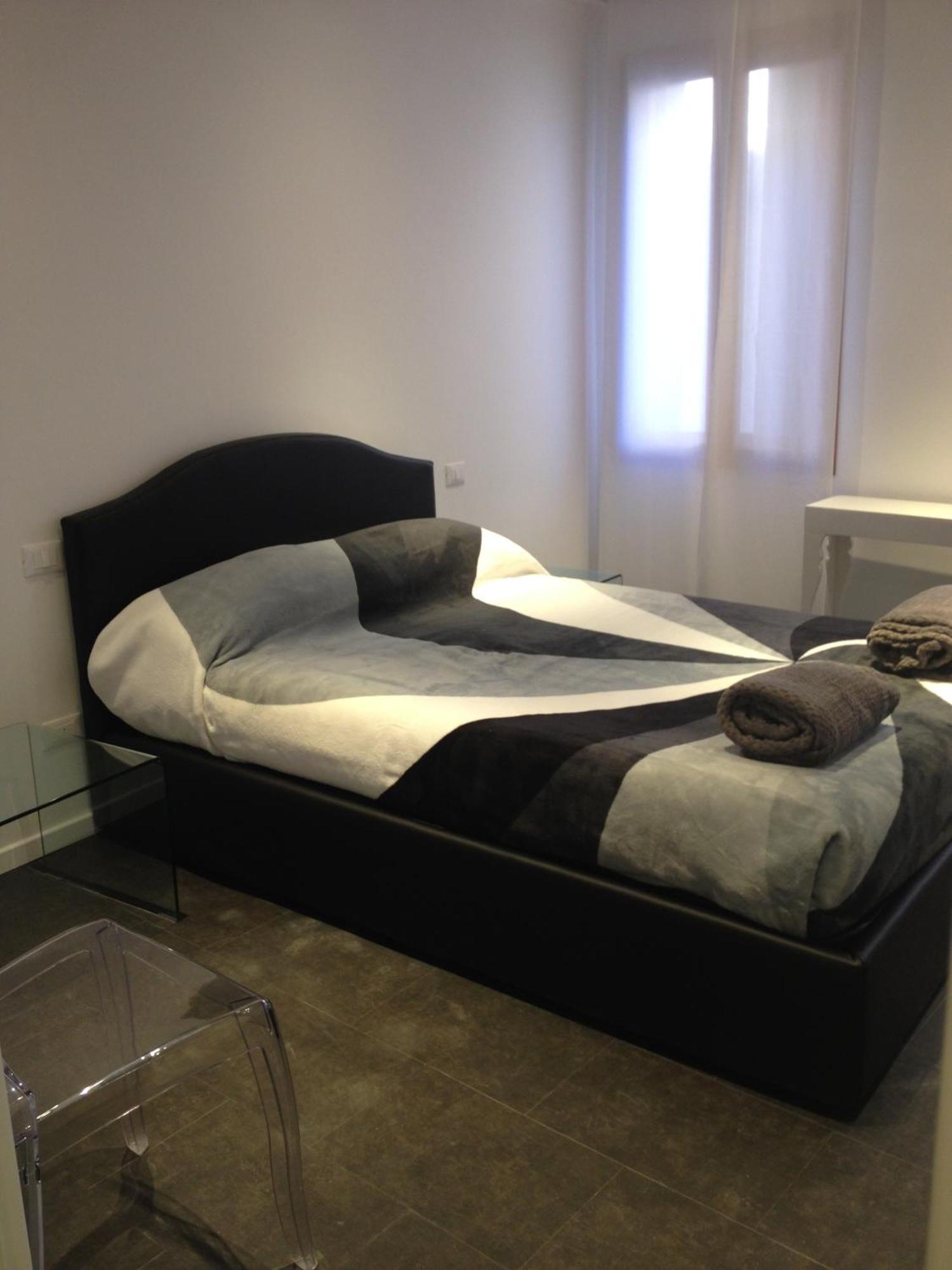 Apartamento com 3 Quartos e Terraço - Anexo