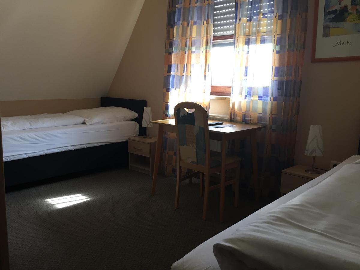 Doppel- oder Zweibettzimmer