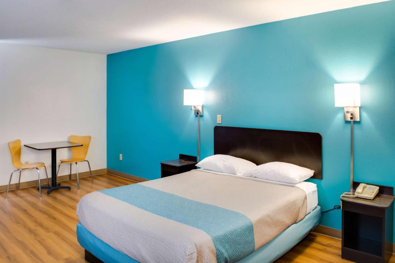 King Room - Non-Smoking
