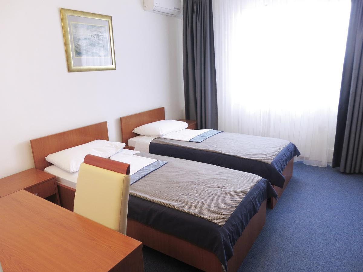 Standard Doppel- oder Zweibettzimmer mit Balkon und Stadtblick