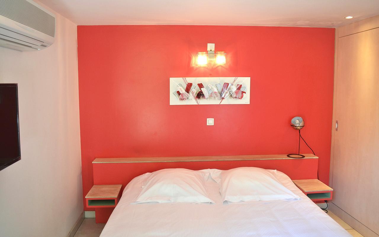Chambre Lit King-Size - Accessible aux Personnes à Mobilité Réduite
