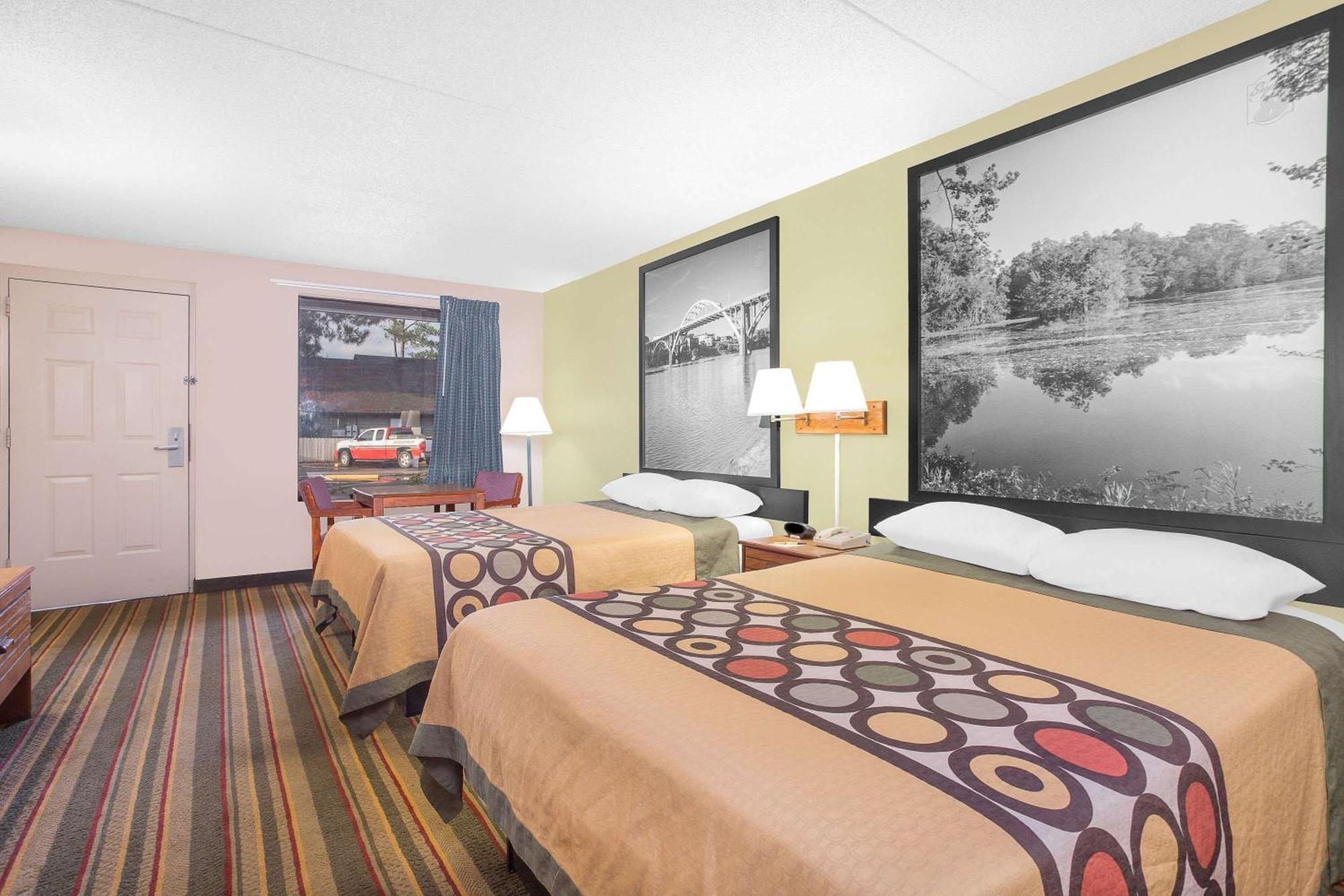 Queen Room with Two Queen Beds - Smoking