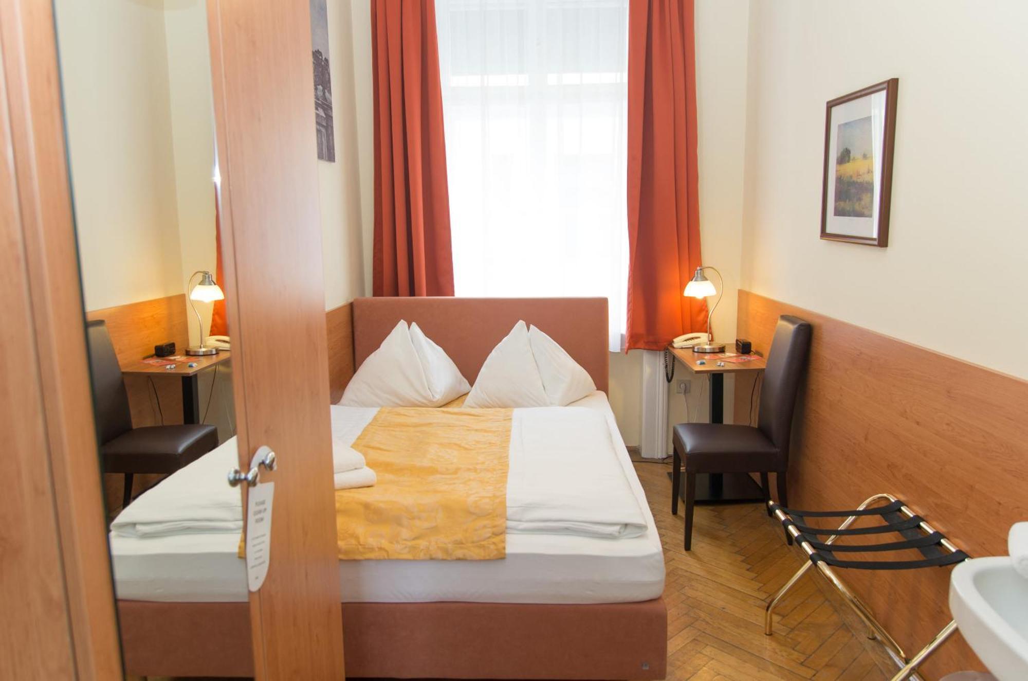Kleines Doppelzimmer mit Gemeinschaftsbad
