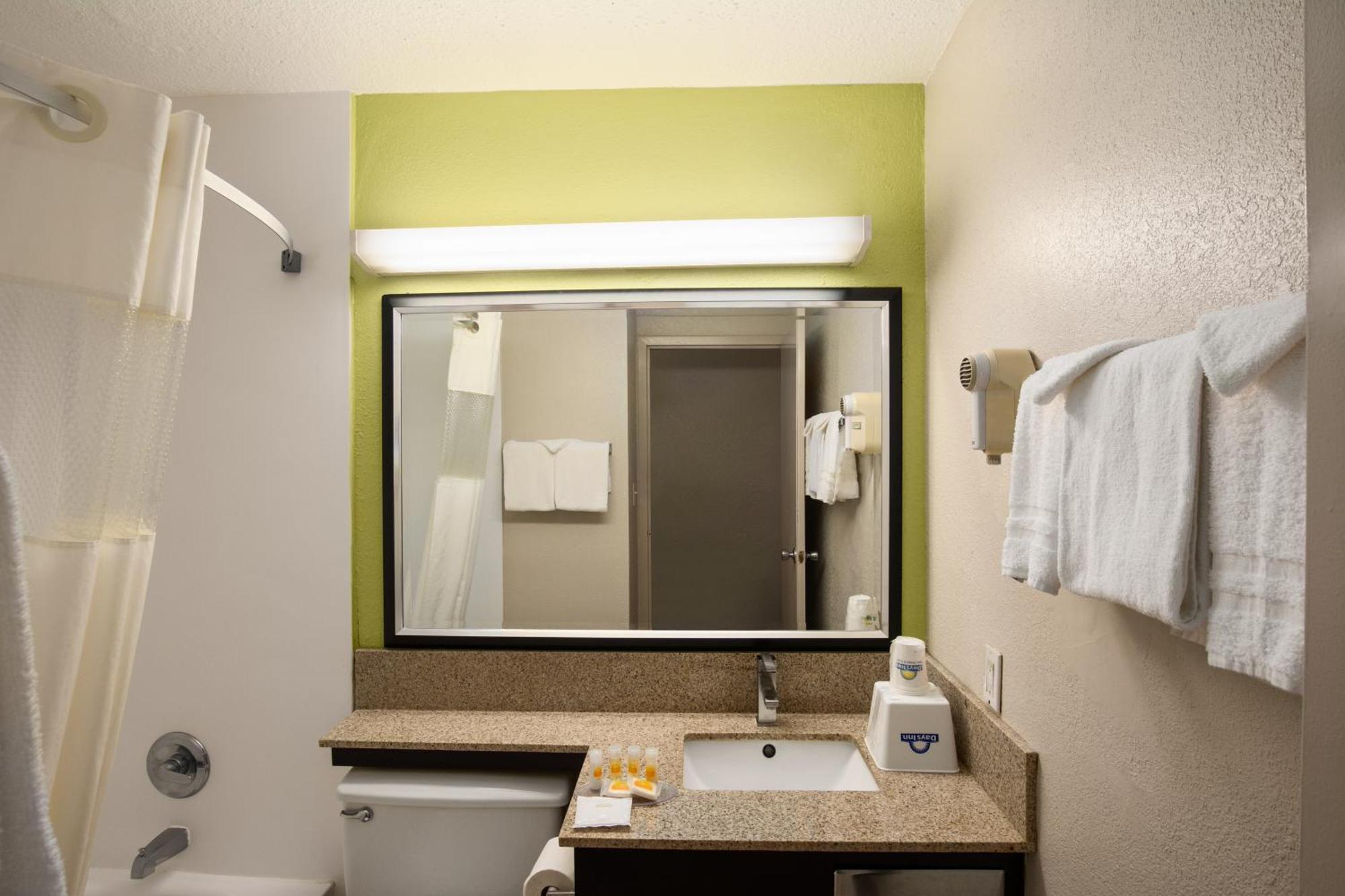 Queen Room - Non-Smoking
