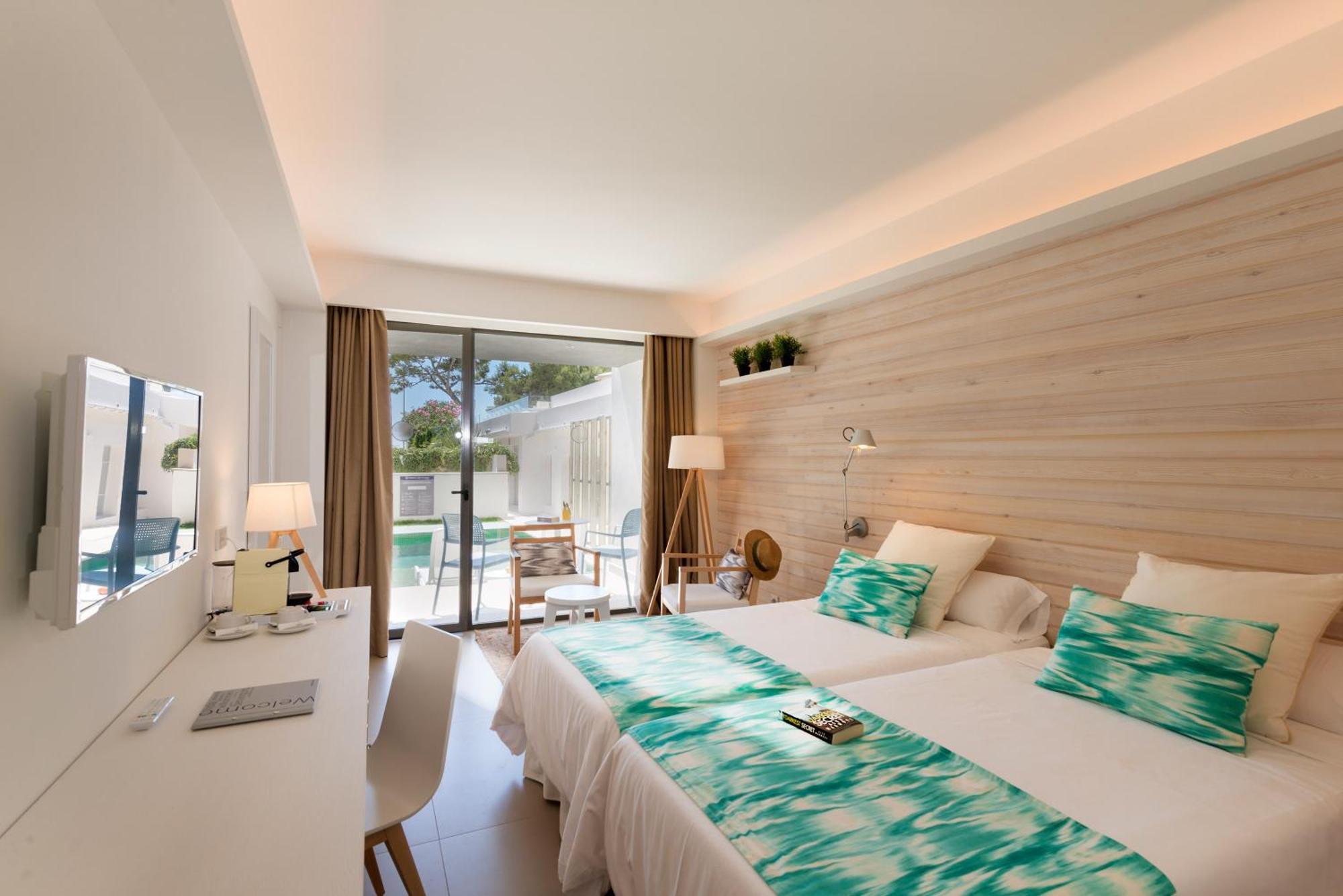 Chambre Double avec Accès Direct à la Piscine (2 Adultes)