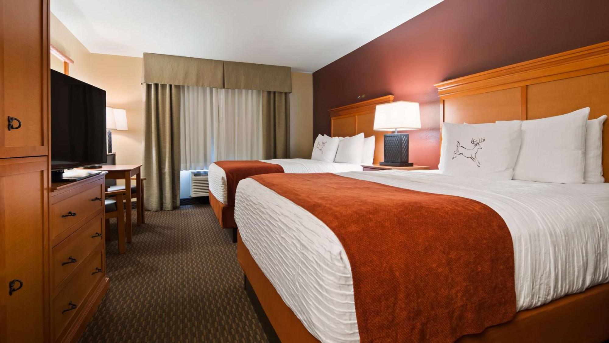 Queen Room with Two Queen Beds and Kitchenette