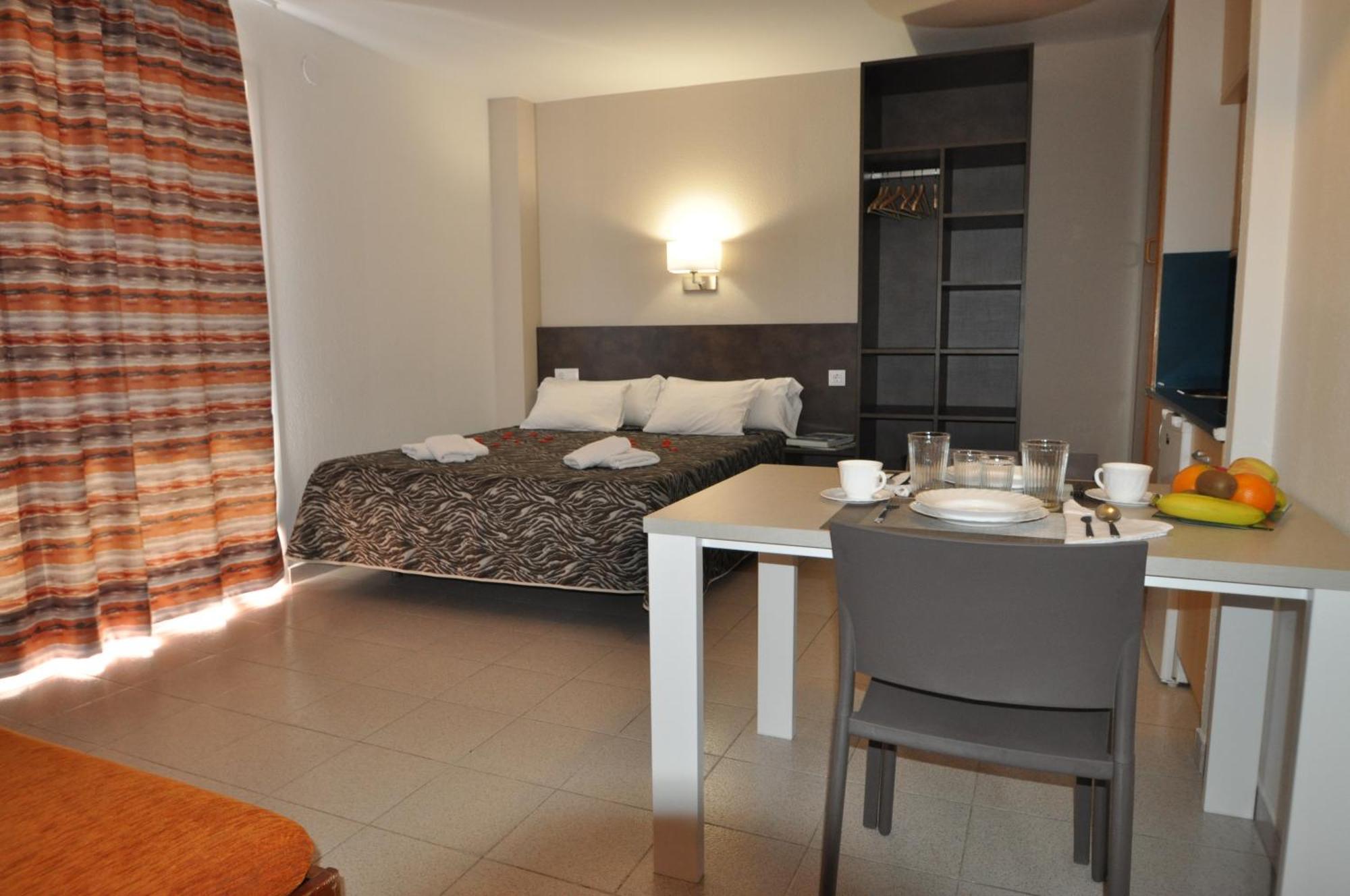 Chambre Lit Queen-Size Supérieure avec Canapé