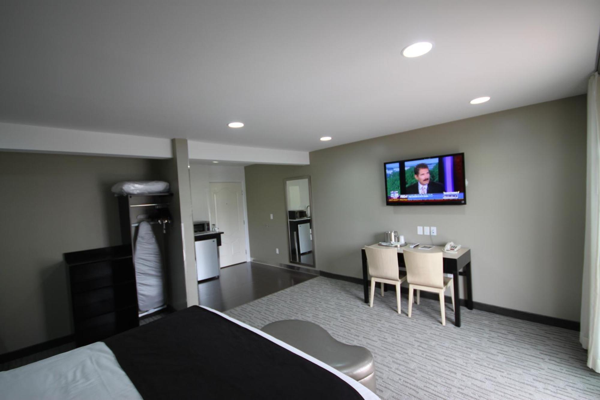 Queen Room with Two Queen Beds with Ocean View