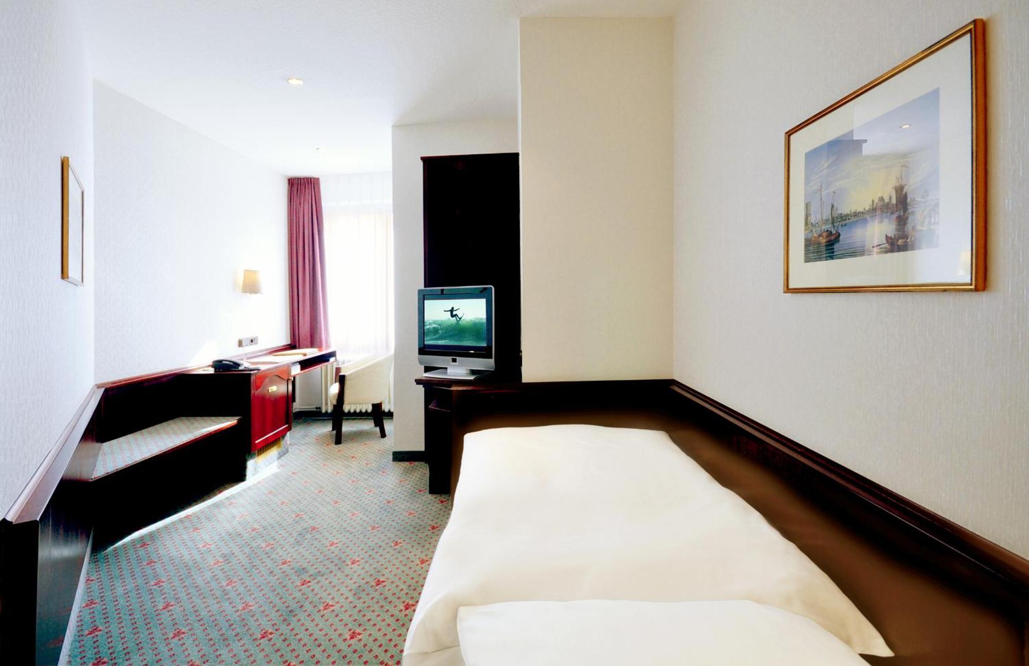 Single Room,1588033049:JPEG