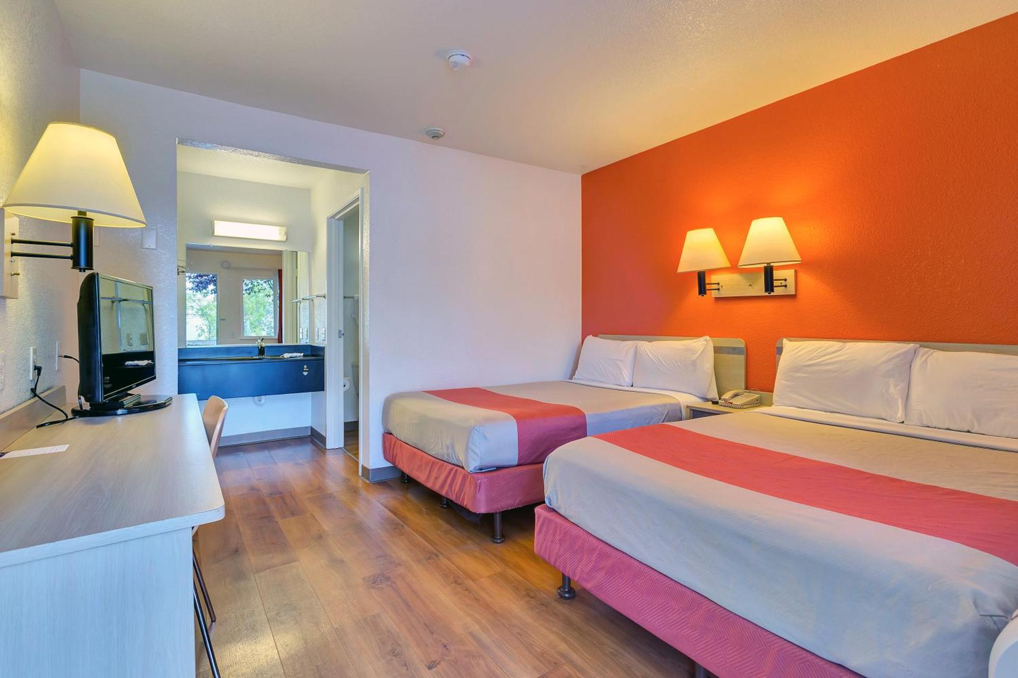 Deluxe Queen Room with Two Queen Beds - Non-Smoking