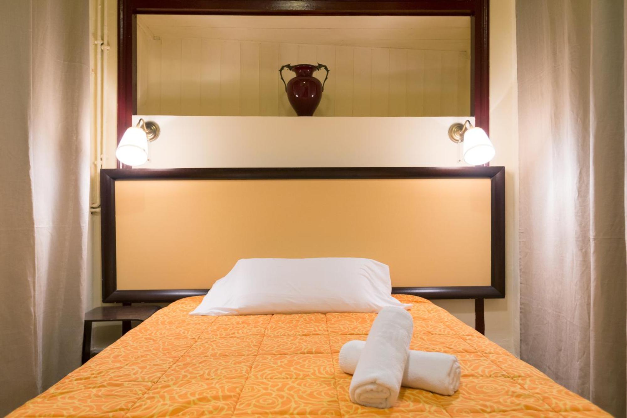 Quarto Individual com Casa de Banho