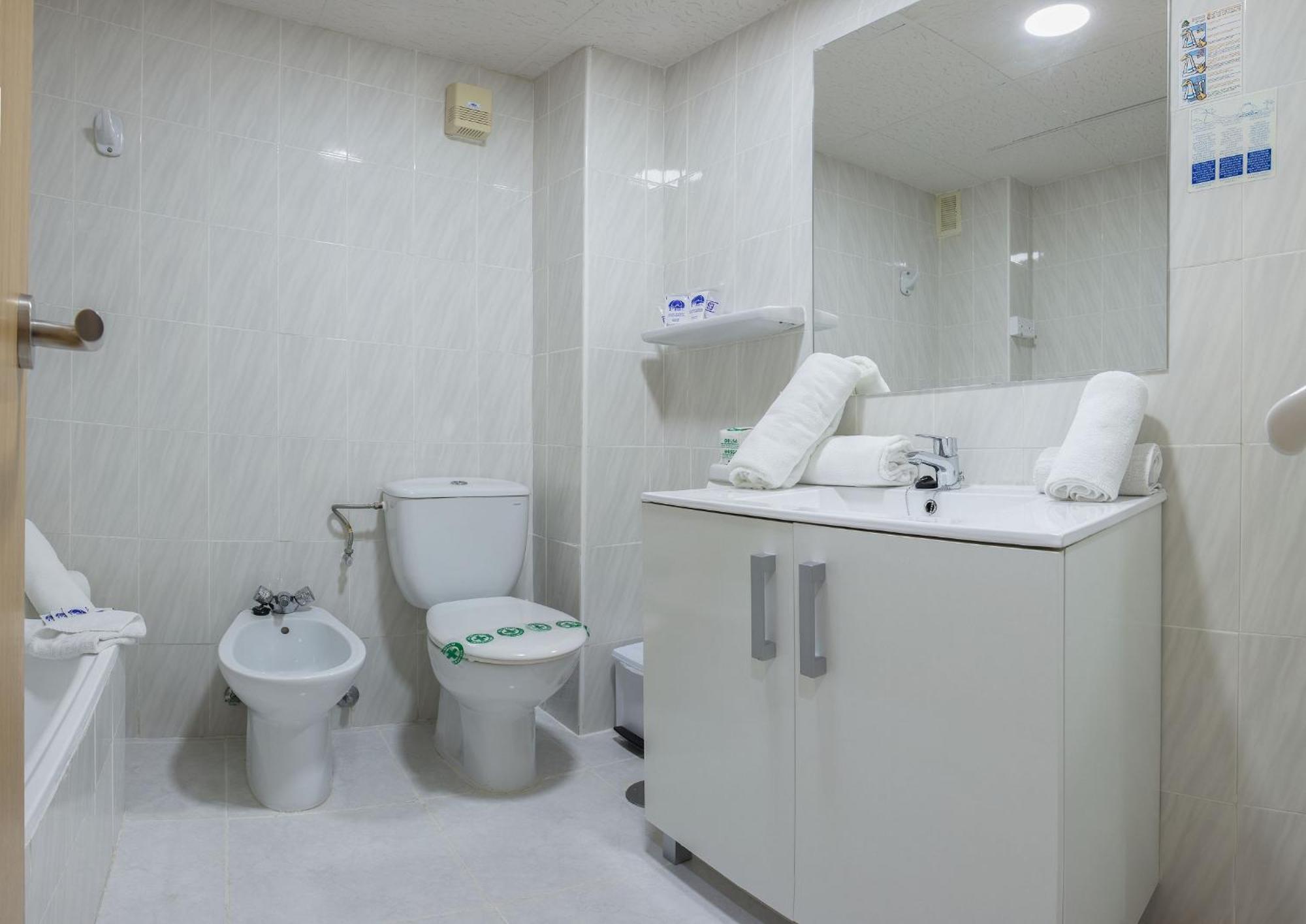 Small Double Room,644604987:JPEG