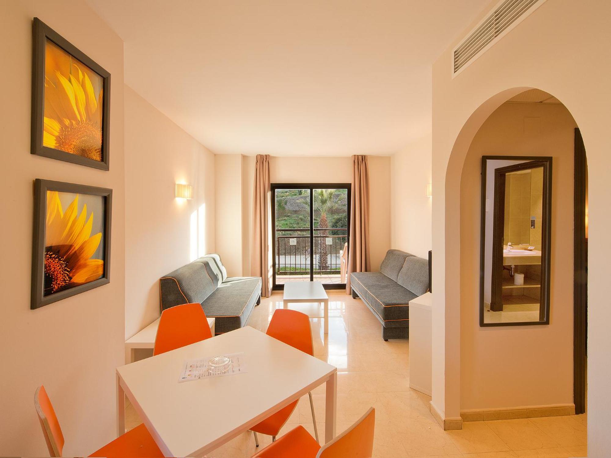 Apartamento de 1 dormitorio con vistas a la piscina (3 - 4 adultos)