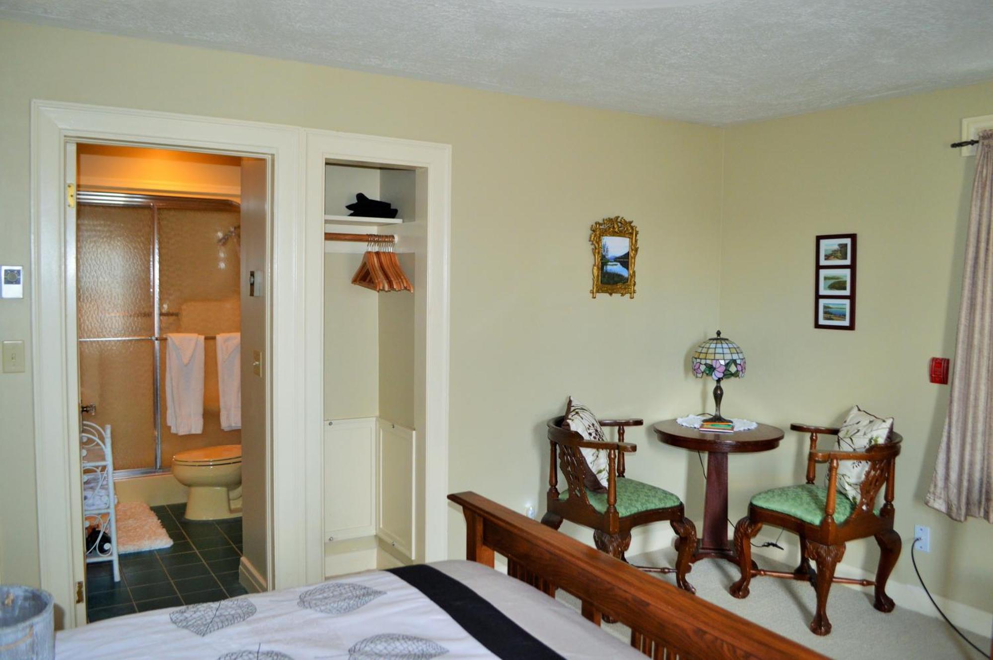 Standard Queen Room
