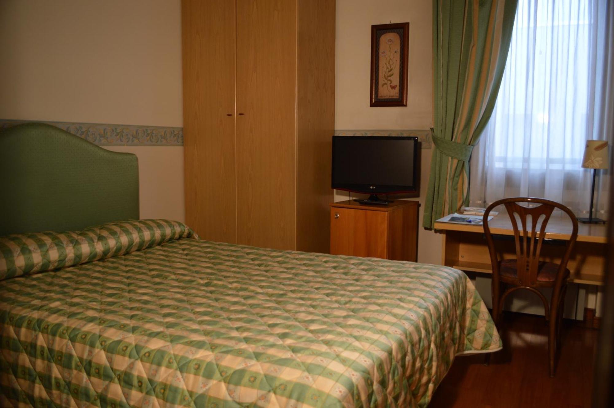 Single Room,705346789:JPEG