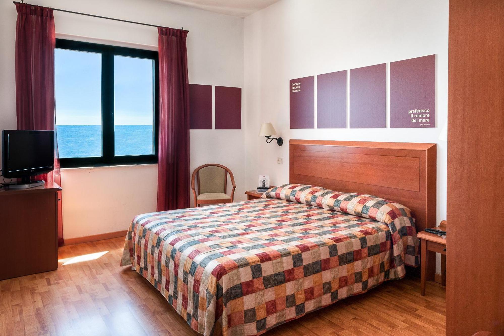 Camera Tripla con Vista Mare