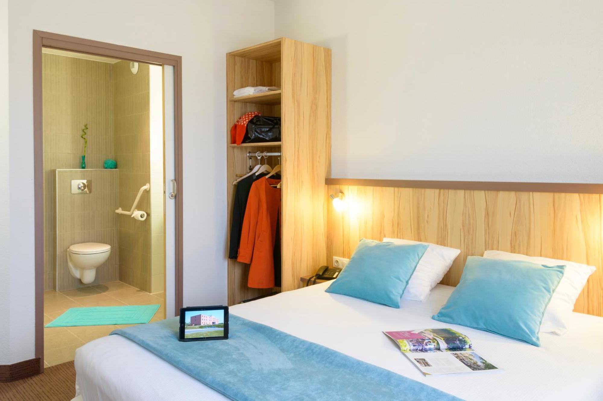 Chambre Double ou Lits Jumeaux - Accessible aux Personnes à Mobilité Réduite