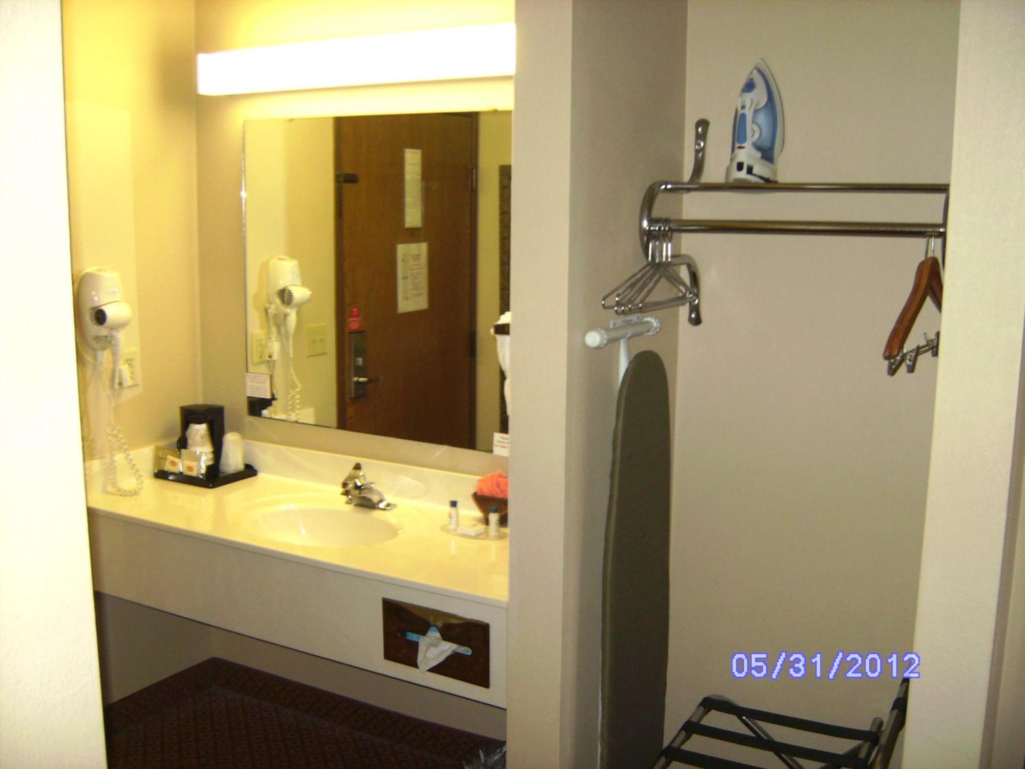 Suite with Hot Tub