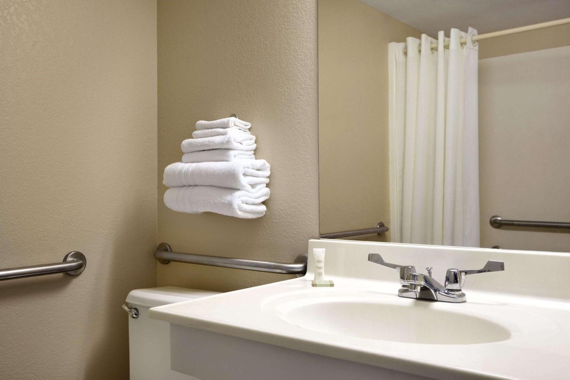 Queen Room - Disability Access/Non-Smoking