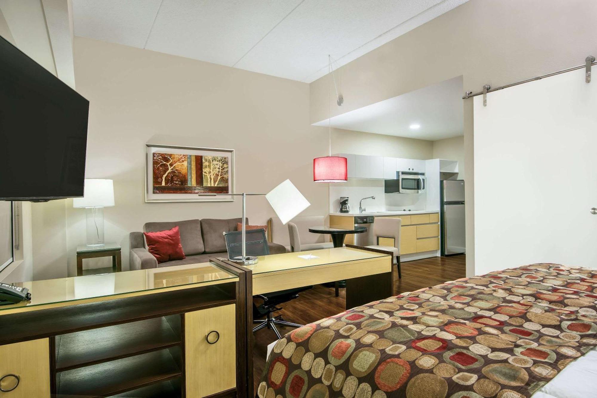 Studio King Suite - Non-Smoking