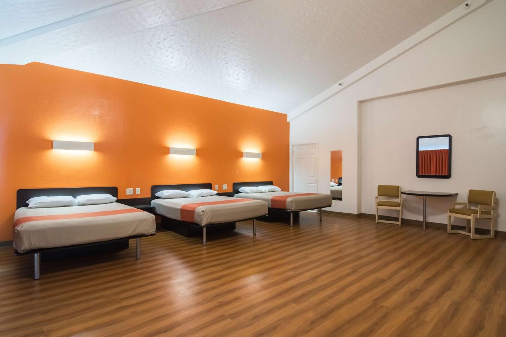 Deluxe Double or Twin Room Non-Smoking,709673086:JPEG