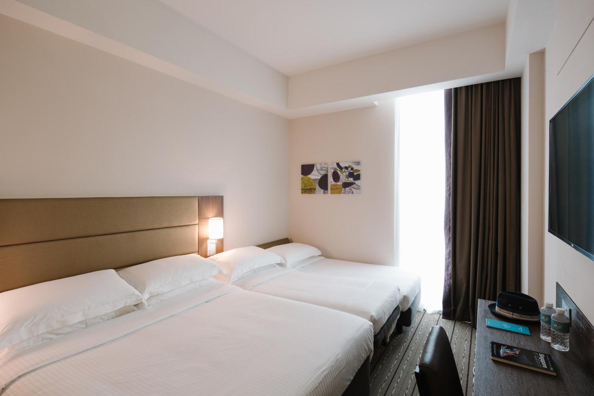 Chambre Familiale avec 1 Lit Queen-Size, 1 Canapé-Lit et 1 Lit d’Appoint