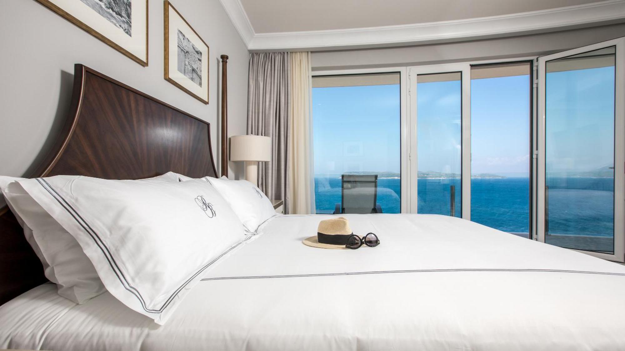 Royal Sky Zimmer mit Kingsize-Bett, Meerblick und Balkon