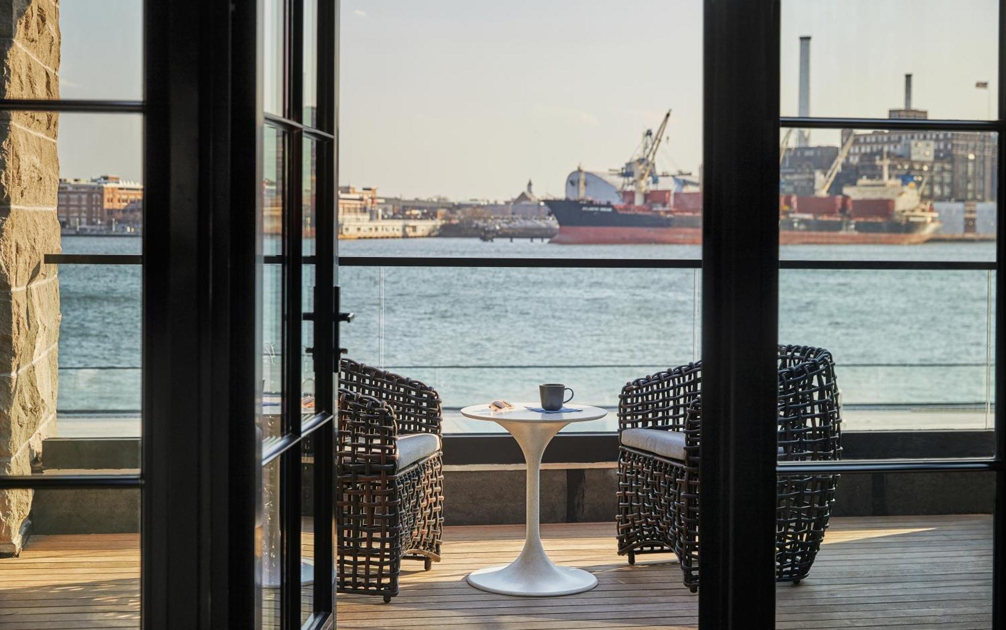 Harbor Balcony King