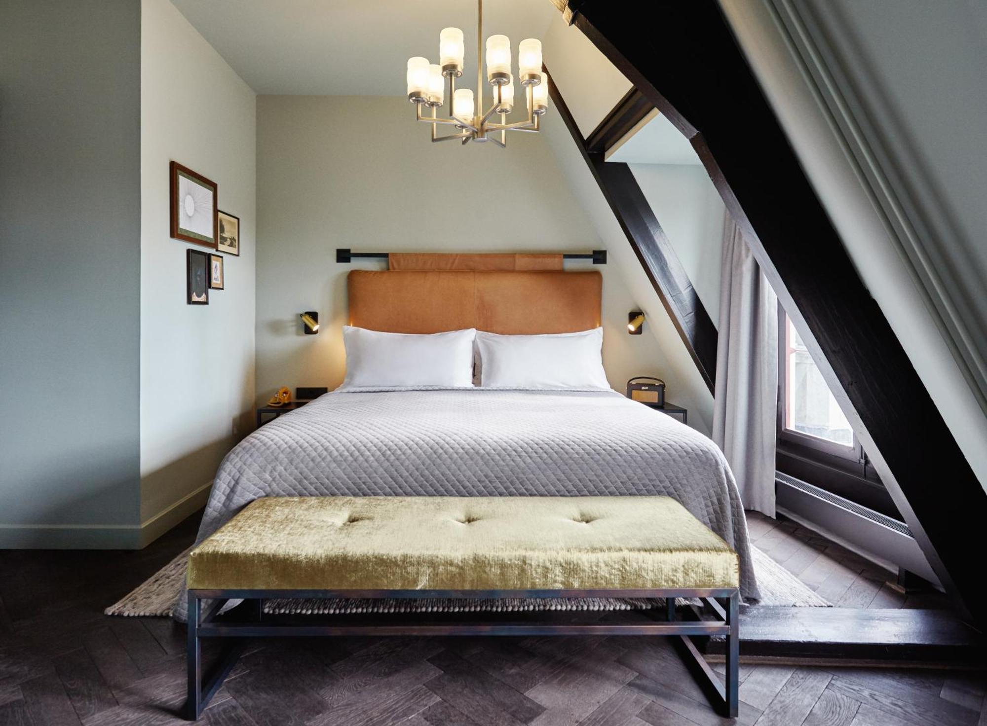 Roomy kamer met uitzicht op de gracht