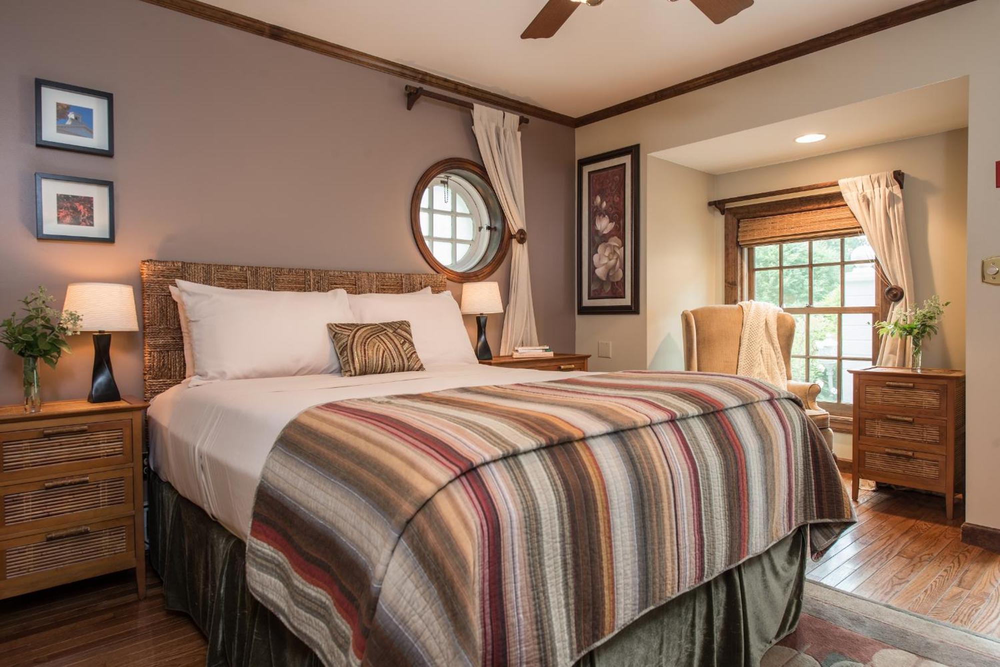 Queen Room - Hummingbird Room