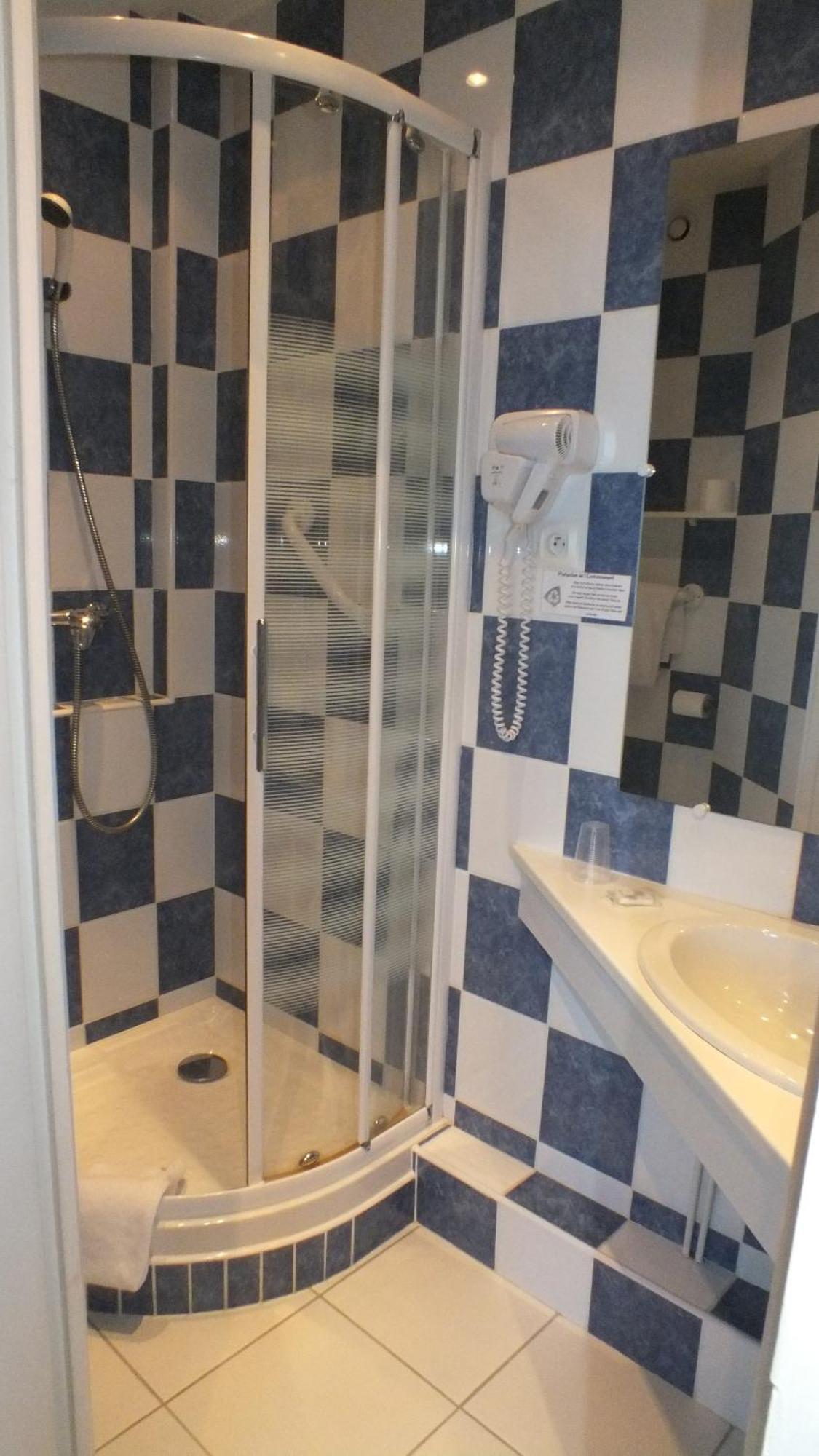 Standaard Eenpersoonskamer met Douche - Straatzijde - 8 m²