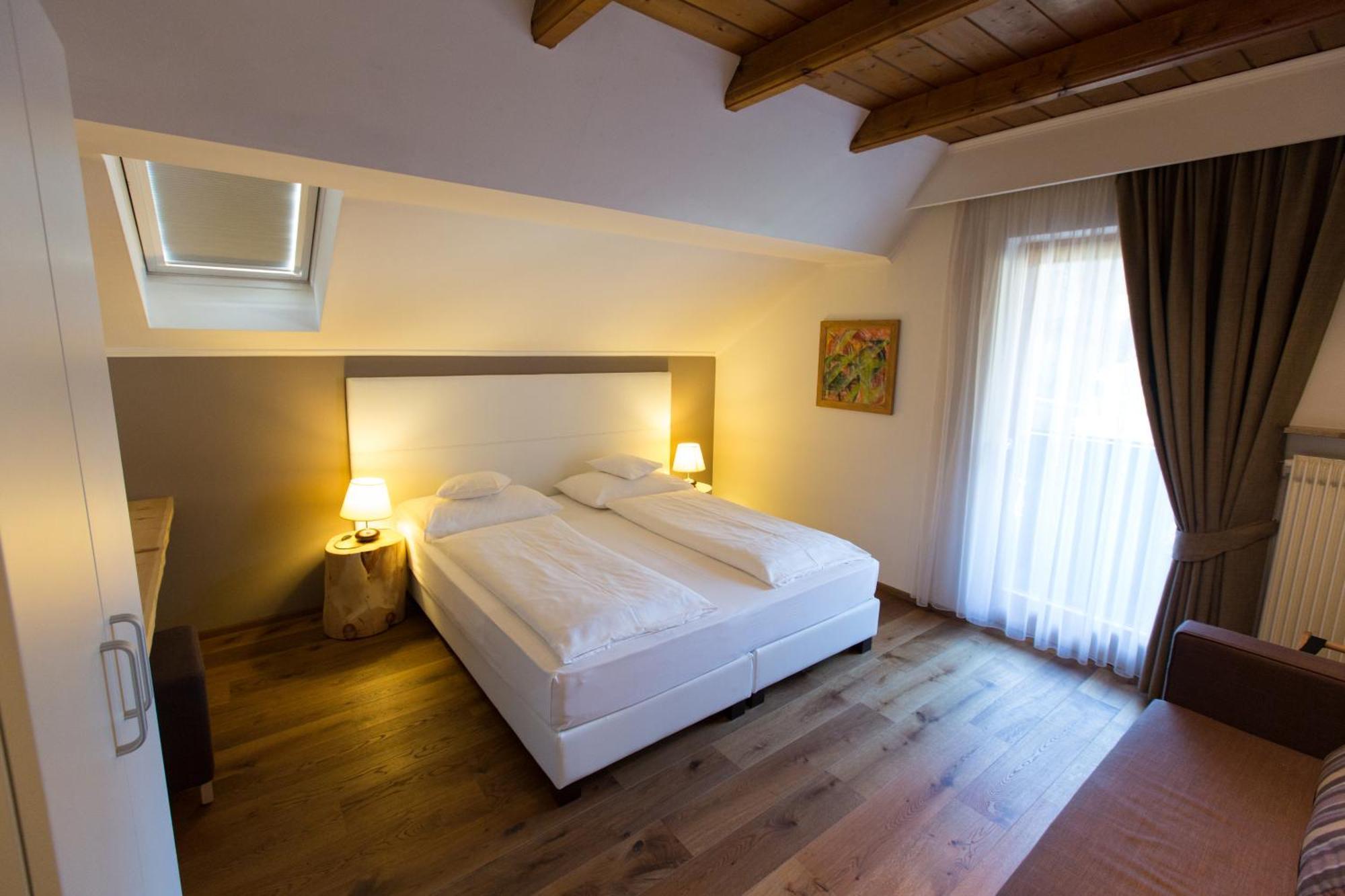 Standard Double or Twin Room,190240171:JPEG