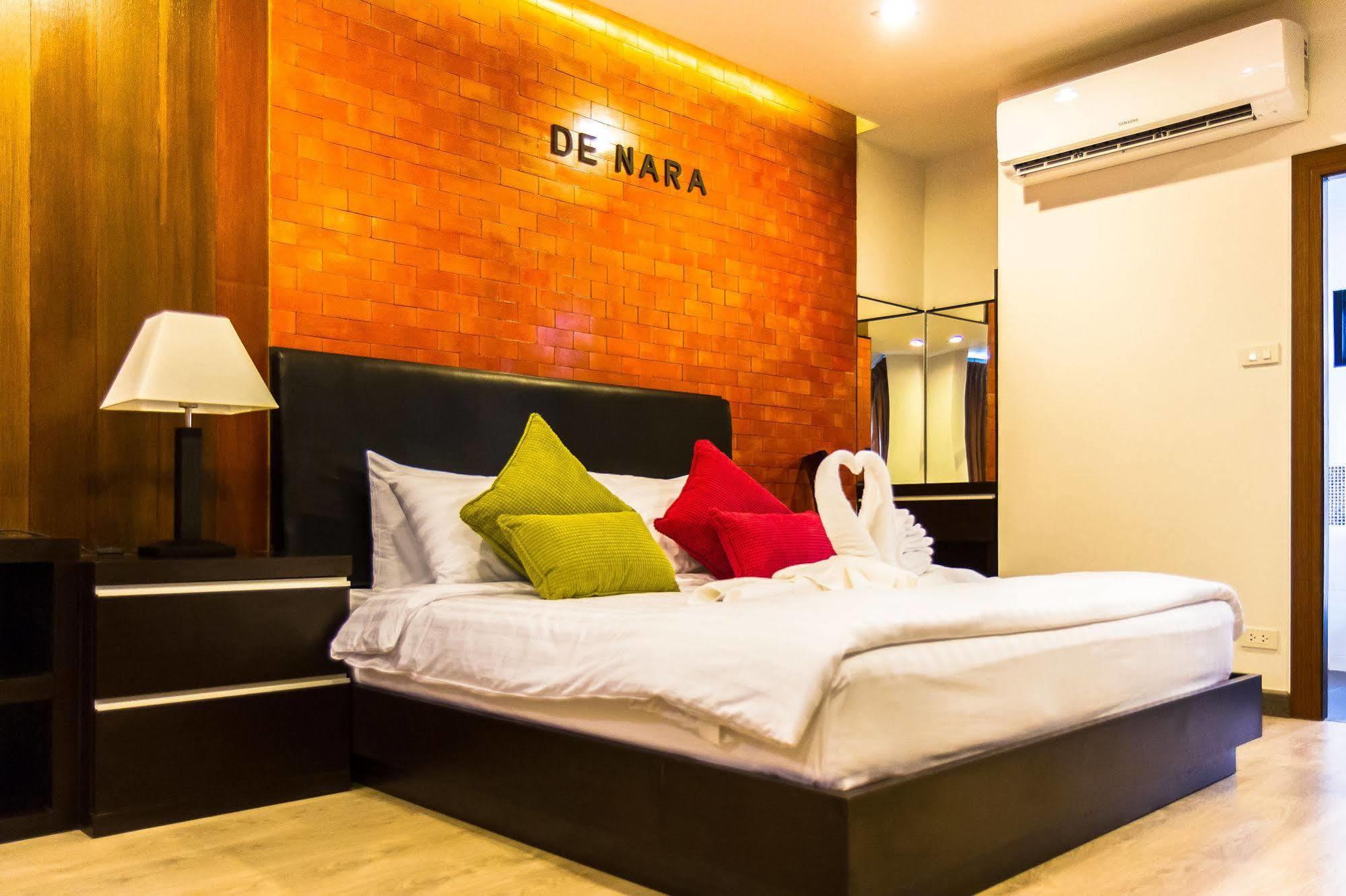 Habitación con cama extragrande y bañera de hidromasaje