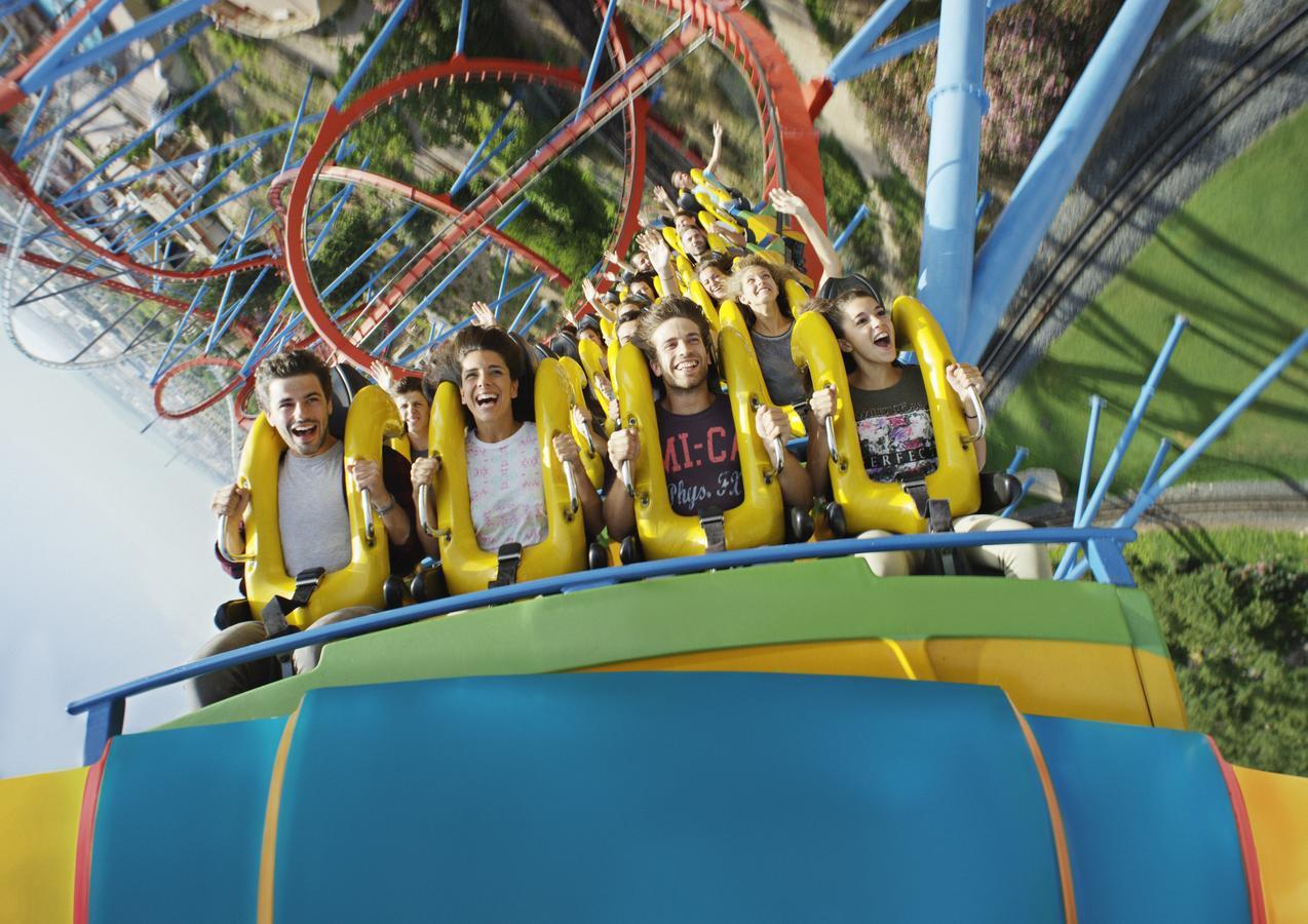 Chambre Standard avec Accès au Parc d’Attractions PortAventura (2 Adultes + 1 Enfant) + 1 Billet pour Ferrari Land
