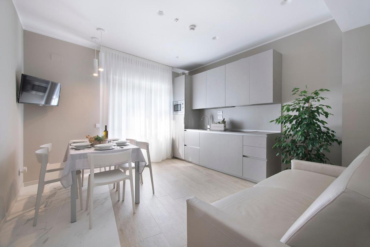 Two-Bedroom Apartment,720726373:JPEG