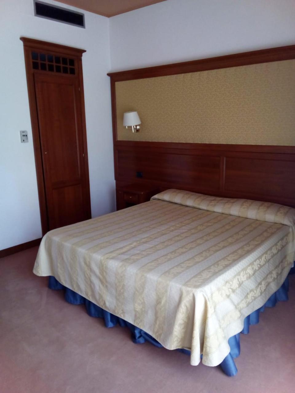 Double or Twin Room,738633994:JPEG