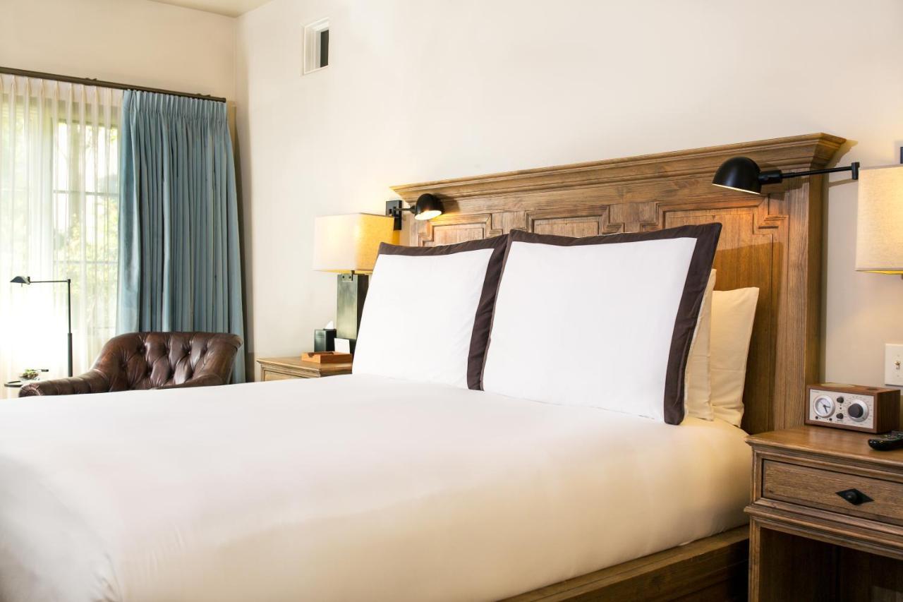 Deluxe King Room,685372671:JPEG